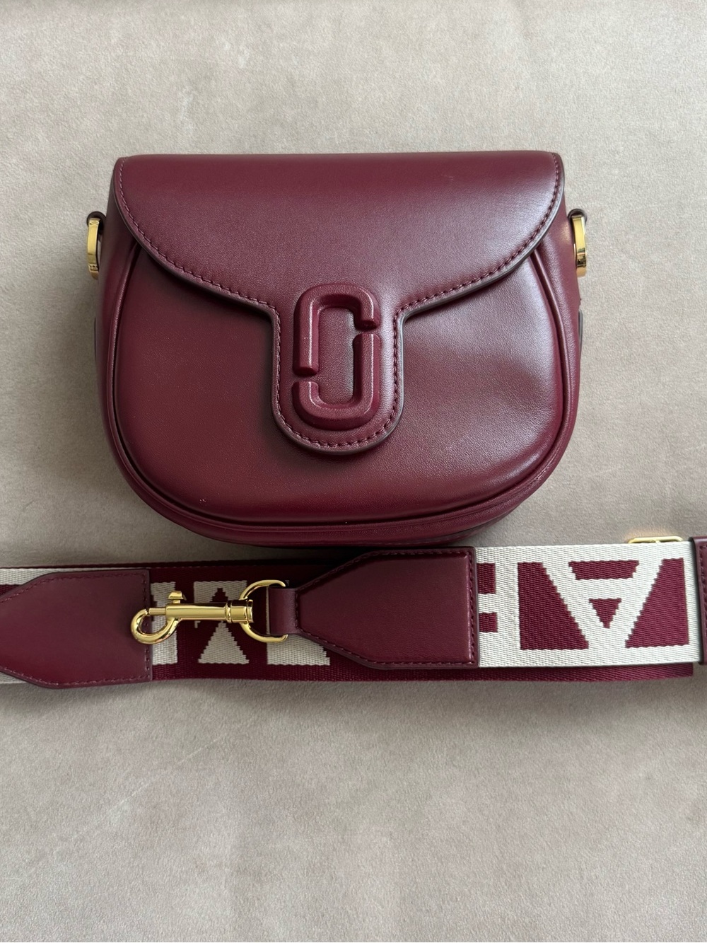 Marc Jacobs The Covered J Marc Saddle Bag in cherry maroon wine red - Picture 13 of 15